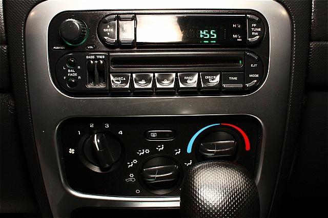 Jeep Liberty 2003 photo 18