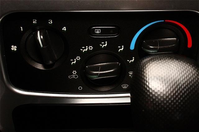 Jeep Liberty 2003 photo 53