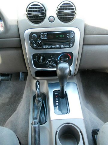 Jeep Liberty 2003 photo 10