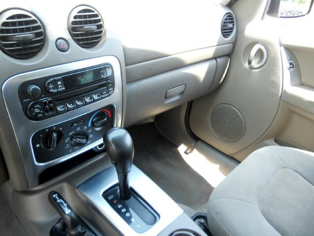 Jeep Liberty 2003 photo 11