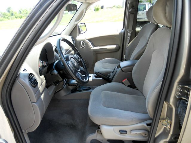 Jeep Liberty 2003 photo 14