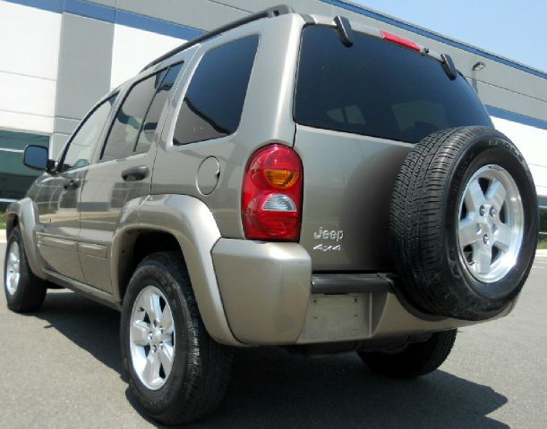 Jeep Liberty 2003 photo 18