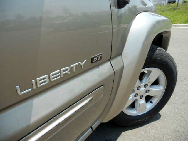 Jeep Liberty 2003 photo 21