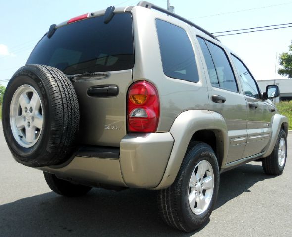 Jeep Liberty 2003 photo 25