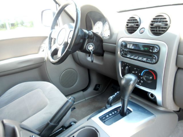 Jeep Liberty 2003 photo 3