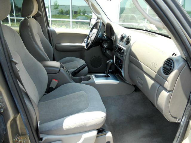 Jeep Liberty 2003 photo 4