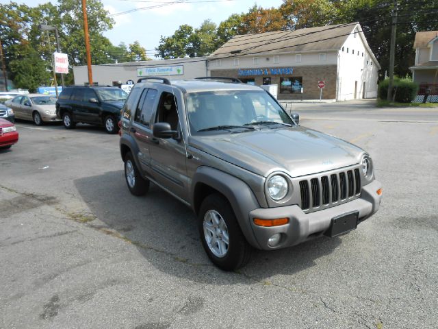 Jeep Liberty 2003 photo 2