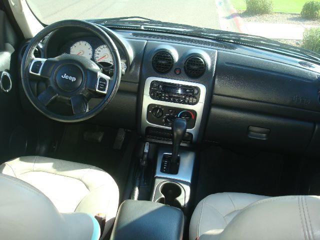 Jeep Liberty 2003 photo 1