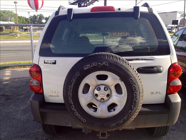 Jeep Liberty 2003 photo 2