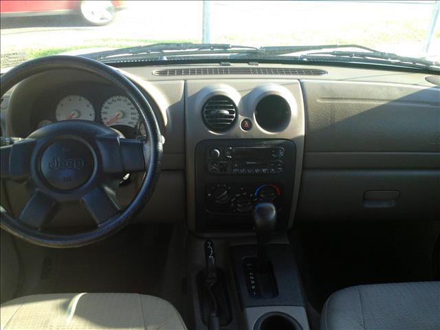 Jeep Liberty 2003 photo 4