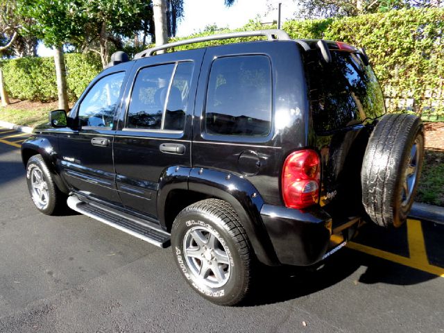 Jeep Liberty 2003 photo 2
