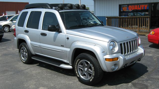 Jeep Liberty 2003 photo 2