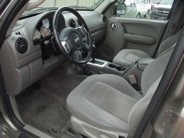Jeep Liberty 2003 photo 2