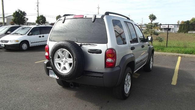 Jeep Liberty 2003 photo 3