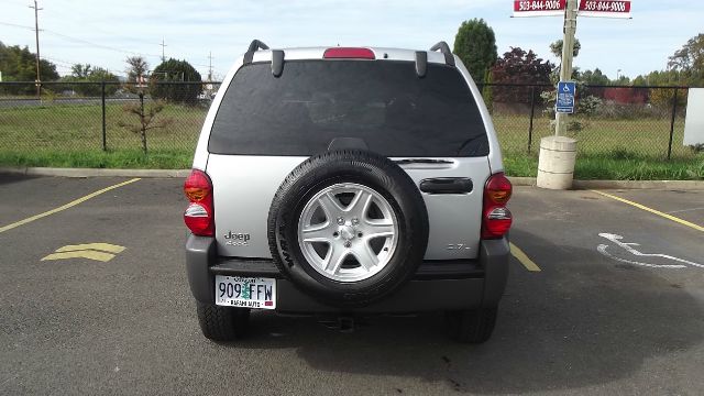 Jeep Liberty 2003 photo 4