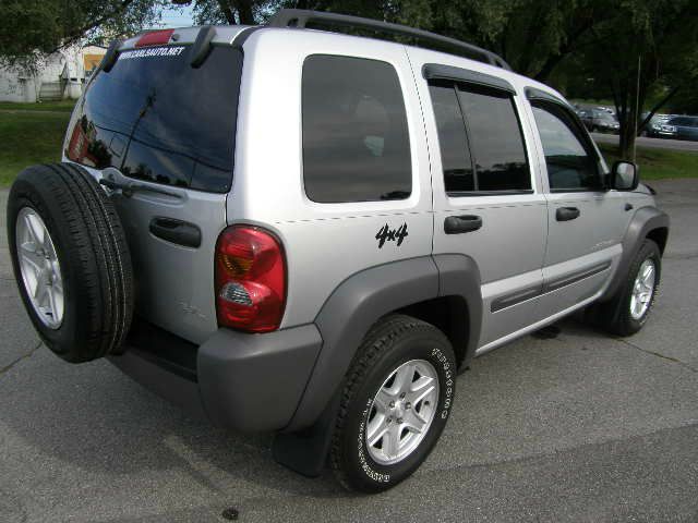 Jeep Liberty 2003 photo 2