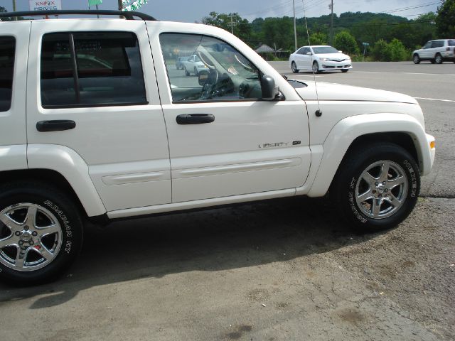 Jeep Liberty 2003 photo 2
