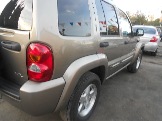 Jeep Liberty 2003 photo 2