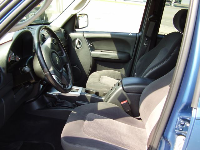 Jeep Liberty 2003 photo 4