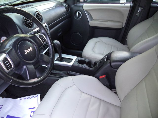 Jeep Liberty 2003 photo 4