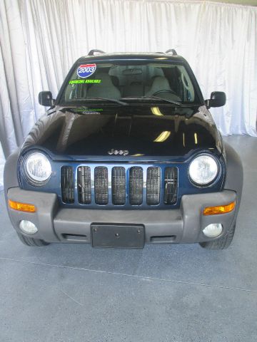Jeep Liberty 2003 photo 3
