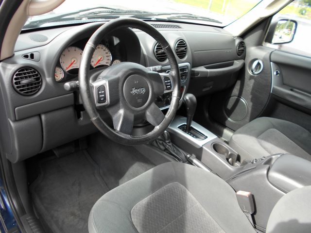 Jeep Liberty 2004 photo 3