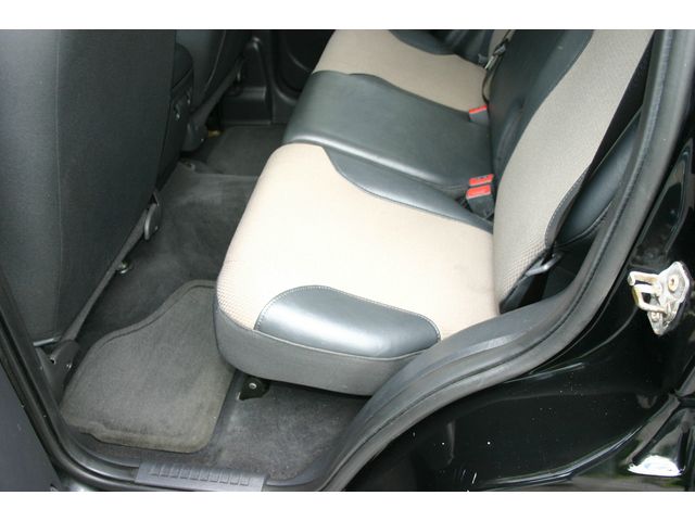 Jeep Liberty 2004 photo 10