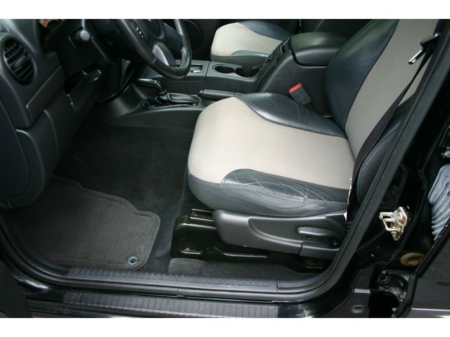 Jeep Liberty 2004 photo 4