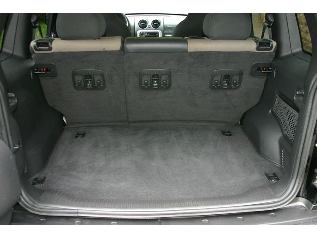 Jeep Liberty 2004 photo 8