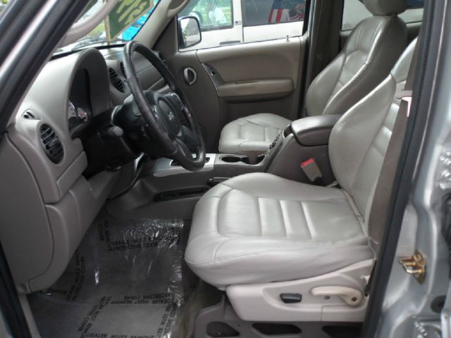 Jeep Liberty 2004 photo 4