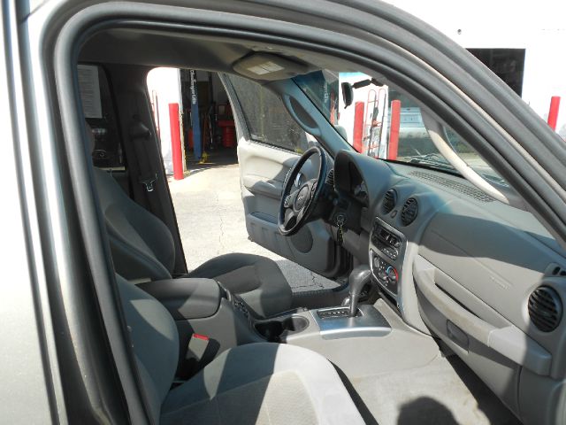 Jeep Liberty 2004 photo 4