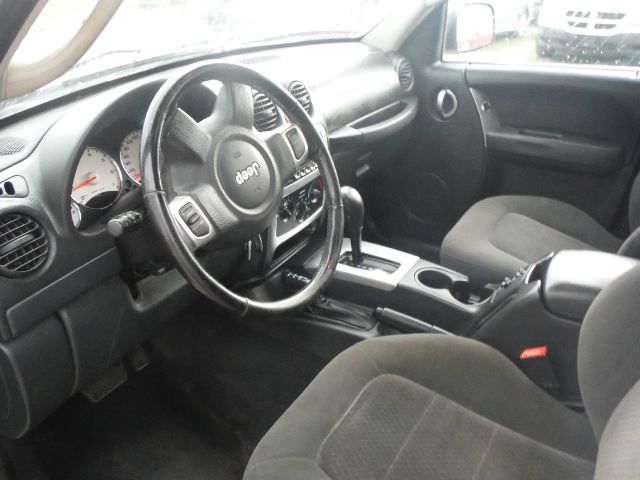 Jeep Liberty 2004 photo 10