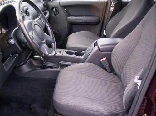 Jeep Liberty 2004 photo 2
