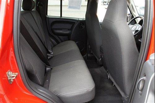 Jeep Liberty 2004 photo 2