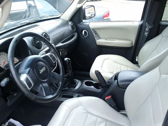 Jeep Liberty 2004 photo 4