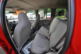 Jeep Liberty 2004 photo 2