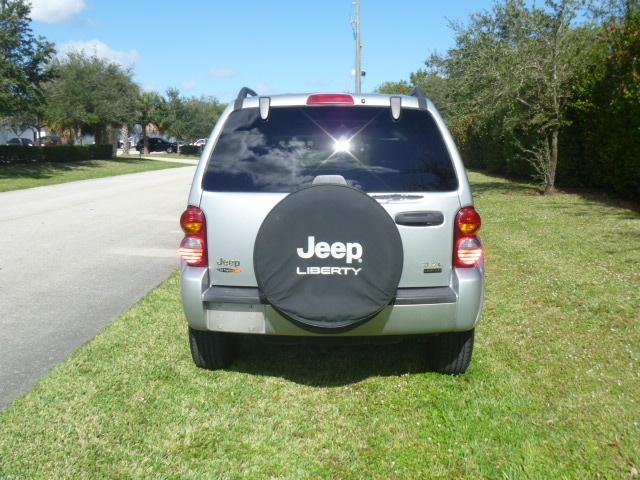 Jeep Liberty 2004 photo 3