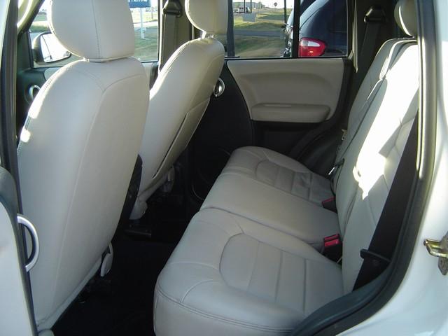 Jeep Liberty 2004 photo 2