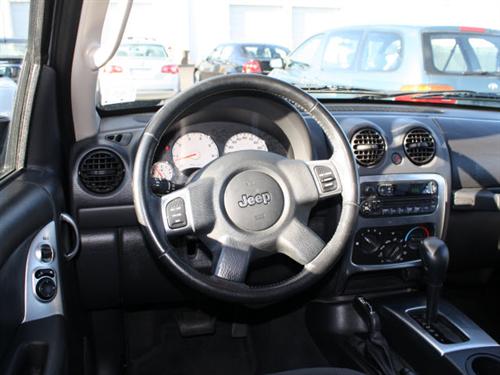 Jeep Liberty 2004 photo 2