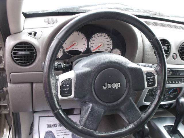 Jeep Liberty 2004 photo 17