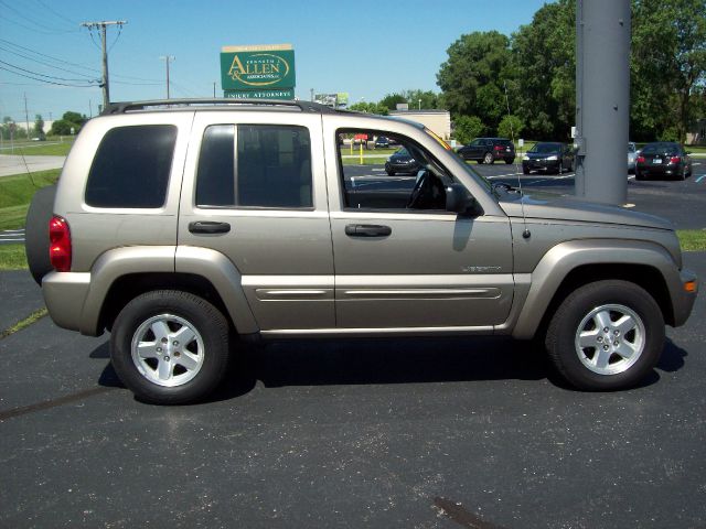 Jeep Liberty 2004 photo 2