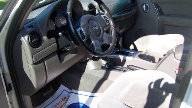 Jeep Liberty 2004 photo 1