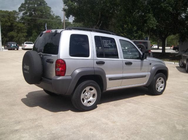Jeep Liberty 2004 photo 4