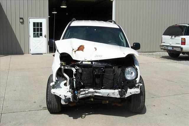 Jeep Liberty 2004 photo 2