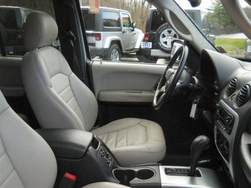 Jeep Liberty 2004 photo 2