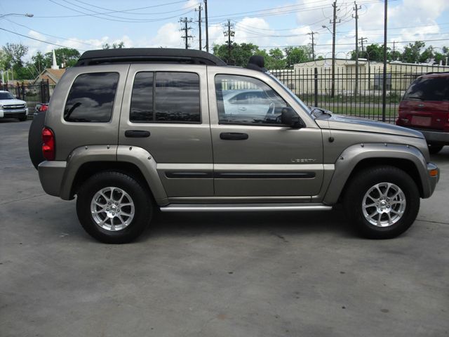 Jeep Liberty 2004 photo 12