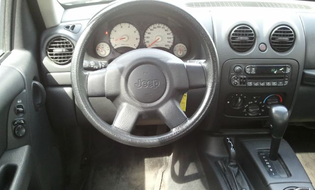 Jeep Liberty 2004 photo 4