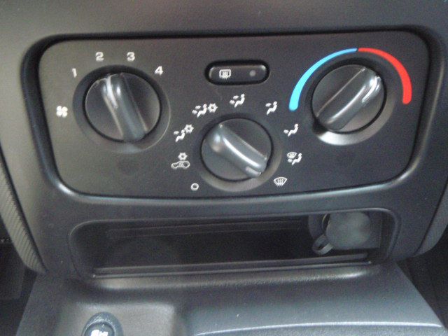 Jeep Liberty 2004 photo 4