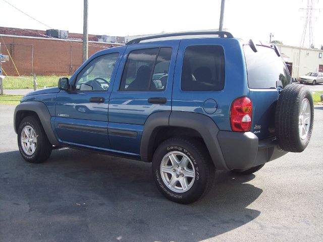 Jeep Liberty 2004 photo 2