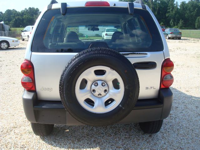 Jeep Liberty 2004 photo 4